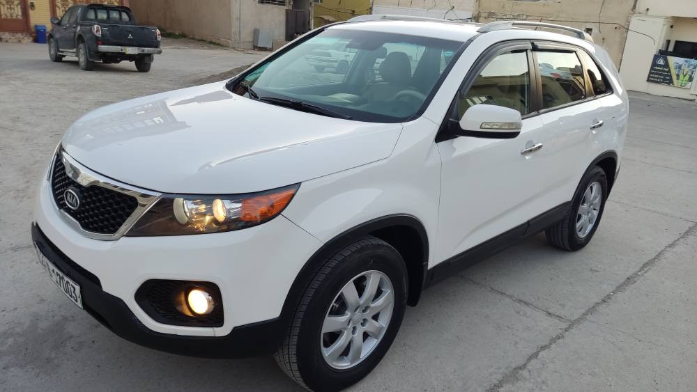 كيا سورينتو خليجي موديل 12 مواصفات كير اتوماتيك جام كهربائي باور قفل مركزي ABS تحكم استيرن شاشه كاميره ثلاثه مقاعد تبريد مركزي كشن جك كير محرك بشرط بدون اي عيب اربعه ايطارات جديد وصدر جديد سياره بيها قطعتين صبغ بدون دواخل رقم سنويه هزه زينكه كلها جديد.. سياره جاهز مال بيت شراي يخابرني *********** كركوك, العراق
