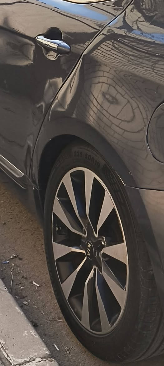 ويل كيا حجم 19  تخم تاير باله وياه للبيع او مراوس بحجم 17 او 18 المكان ذي قار السعر 350 رقم الهاتف ***********
