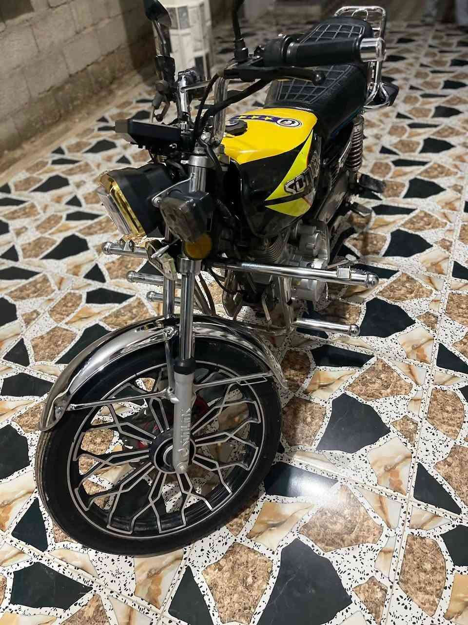 سلام عليكم  موطور للبيع الموديل 24 محرك 200 مكاني حصيبه تواصل *********** السعر 650 او مراوس
