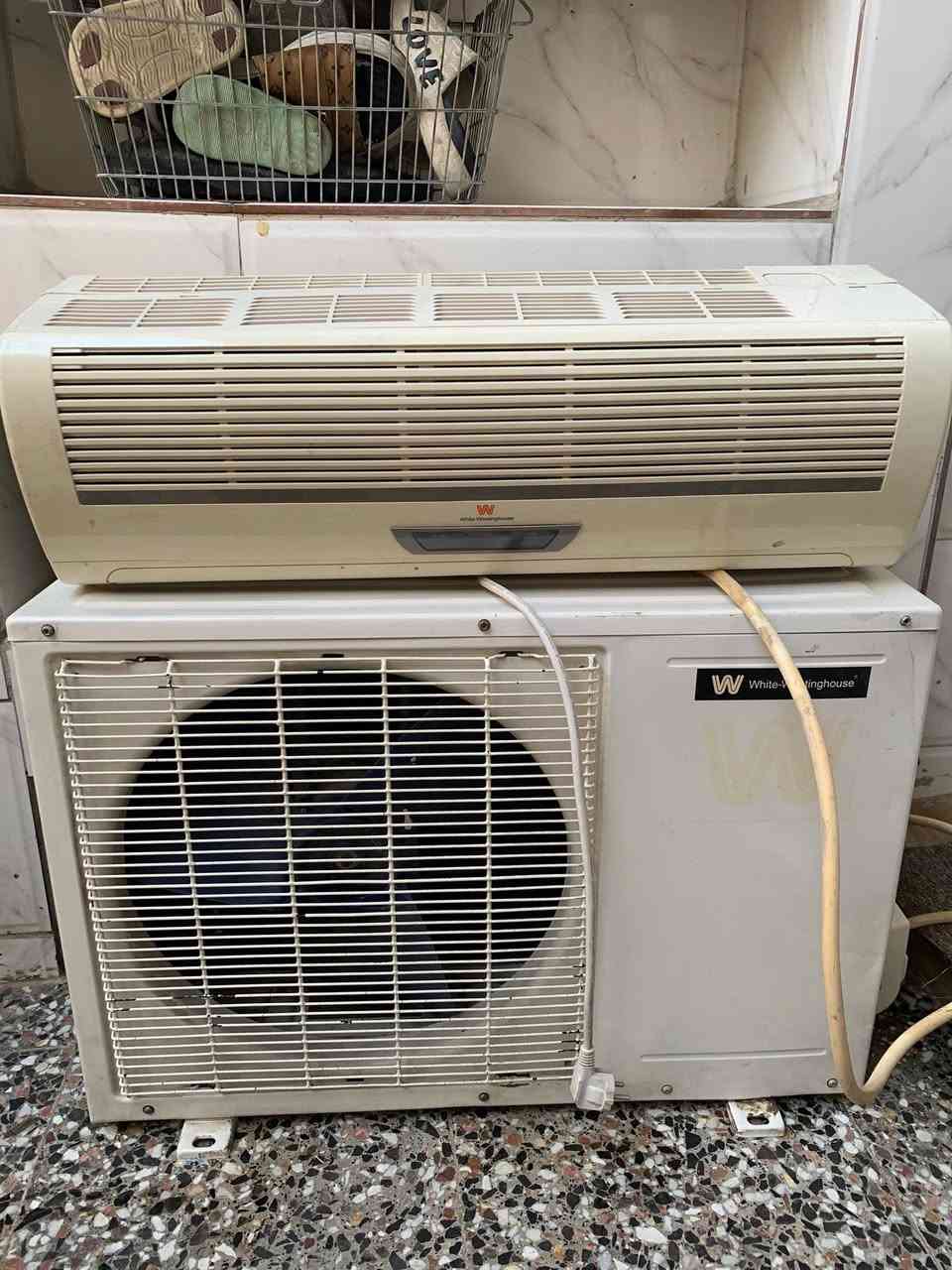 للبيع
سبلت واحد طن بلادي شركه شرط الشغل
كامل ملحقات
ماعده ريمونت

غازه مقفول 
بغداد 
***********
السعر ٢٠٠ الف
