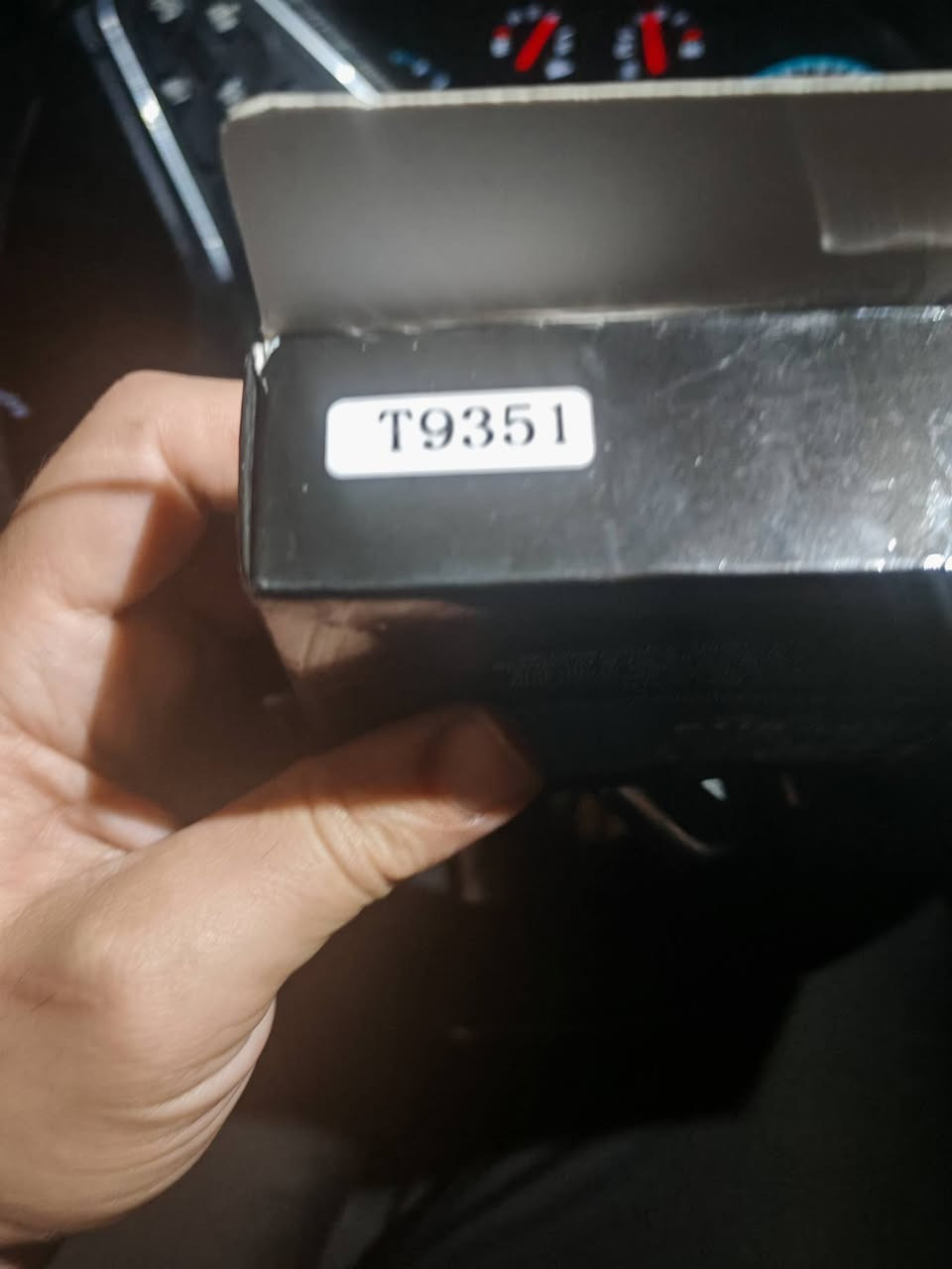Blow Off Valve - GFB DV+ (T9351)
بۆ فرۆشتن:
پارچەیەکی GFB DV+ (T9351) ئەسڵی شەریکە، تەواو نوێیە و لە ناو سندوقی خۆیدایە.
​
کاری چییە؟
ڕێگری تەواو دەکات لە دزەکردنی هەوای بووستی تۆربۆ (Boost Leak)، ناهێڵێت هێزی مەکینەکە چۆڵ بێت و استجابەی سەیارەکە زۆر خێرا دەکات.
​بۆ چ جۆرە براند و بزوێنەرێک دەبێت؟
​فۆڵکسواگن: بزوێنەری 1.4 و 1.8 و 2.0 تۆربۆ
​ئاودی: بزوێنەری 1.8 و 2.0 تۆربۆ
​فۆرد: بزوێنەری 1.6 و 2.0 تۆربۆ
​نرخ: 65 هەزار (قفل و کۆتایی)
​ژمارەی تەلەفۆن: ***********
​شوێن: سلێمانی / ڕانیە (گەیاندن هەیە)
_________________________________________

​للبيع: بلو اوف GFB DV+ (T9351)
​الوصف:
قطعة GFB DV+ (T9351) أصلية شركة، جديدة تماماً بداخل علبتها.
​الشغل:
تمنع تهريب ضغط الهواء (Boost Leak) تماماً، وتحافظ على قوة المحرك وتخلي استجابة السيارة سريعة جداً.
​البراندات والمحركات المتوافقة:
​فولكس واجن: محركات 1.4 و 1.8 و 2.0 تيربو
​أودي: محركات 1.8 و 2.0 تيربو
​فورد: محركات 1.6 و 2.0 تيربو
​السعر: 65 ألف قفل
​رقم الهاتف: ***********
​الموقع: السليمانية / رانية (يوجد توصيل)
