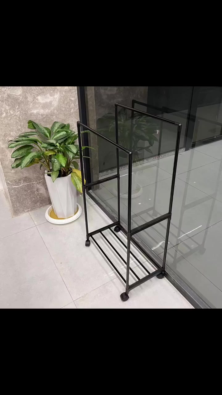 السعر 20شامل اجور التوصيل 
علاقة ملابس وأحذية متحركة مزدوجة بطبقتين – Shoe and Hat Storage Clothes Rack

الموديل: YH9918-1

• علاقة ملابس عملية بتصميم مزدوج مع رف سفلي لتخزين الأحذية والقبعات بطريقة مرتبة وأنيقة.

• تصميم بطبقتين لتعليق عدد أكبر من الملابس في مساحة واحدة.

• رف سفلي مكوّن من 4 أنابيب فولاذية لكل طبقة لتخزين الأحذية أو الأغراض.

• هيكل مصنوع من أنابيب فولاذية قوية (Bold Steel Pipe).

• عجلات سفلية بتصميم متحرك (Pulley Design) لسهولة النقل داخل المنزل.

• مناسبة لغرف النوم، المداخل أو غرف تبديل الملابس.

• الخامة: أنابيب فولاذية
• عدد الأنابيب في الرف السفلي: 4 أنابيب لكل طبقة
• مزودة بعجلات سفلية للحركة
•الابعاد: 103*55*29 سم

محتويات العلبة:
• هيكل علاقة الملابس
• رف سفلي مكوّن من أنابيب
• عجلات سفلية (Pulley Design)
• قطع التركيب الخاصة بالمنتج


**إذا كنت صاحب هذا الإعلان وتريد حذفه لأي سبب، رجاءا أرسل رسالة إلى الدعم الفني**