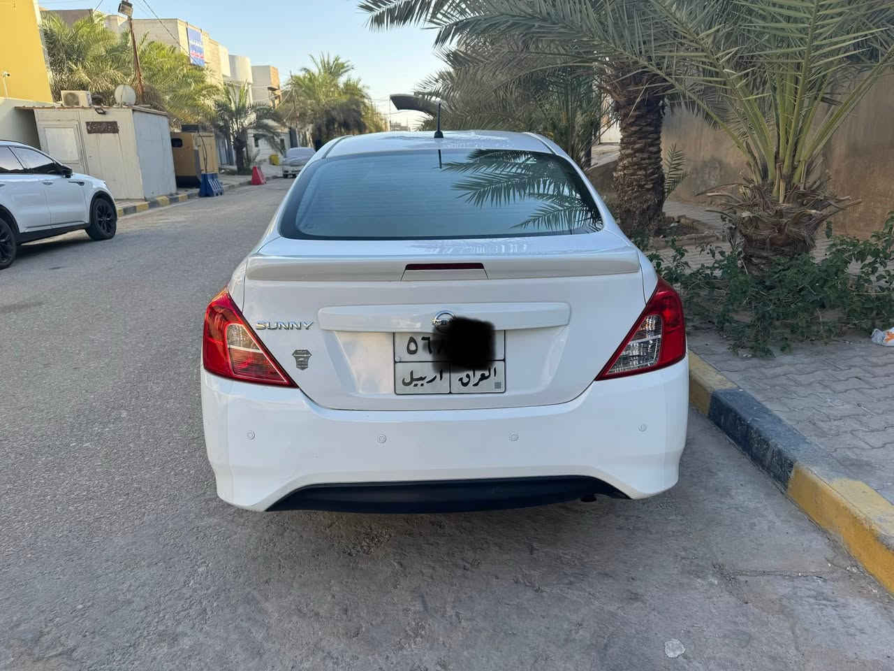 سلام عليكم 
نيسان صني هندي بليته الزركه موديل ٢٠٢٠ 
ماشيه ١٣٣ الف 
سياره مكفوله من الدعاميه للدعاميه 
سياره جديده جدا بدون اي مصرف 
بيه فقط ثنين باردات فقط حك شبر كما موضح بالصوره 
السعر ١٠٢ وبيه مجال 
***********

