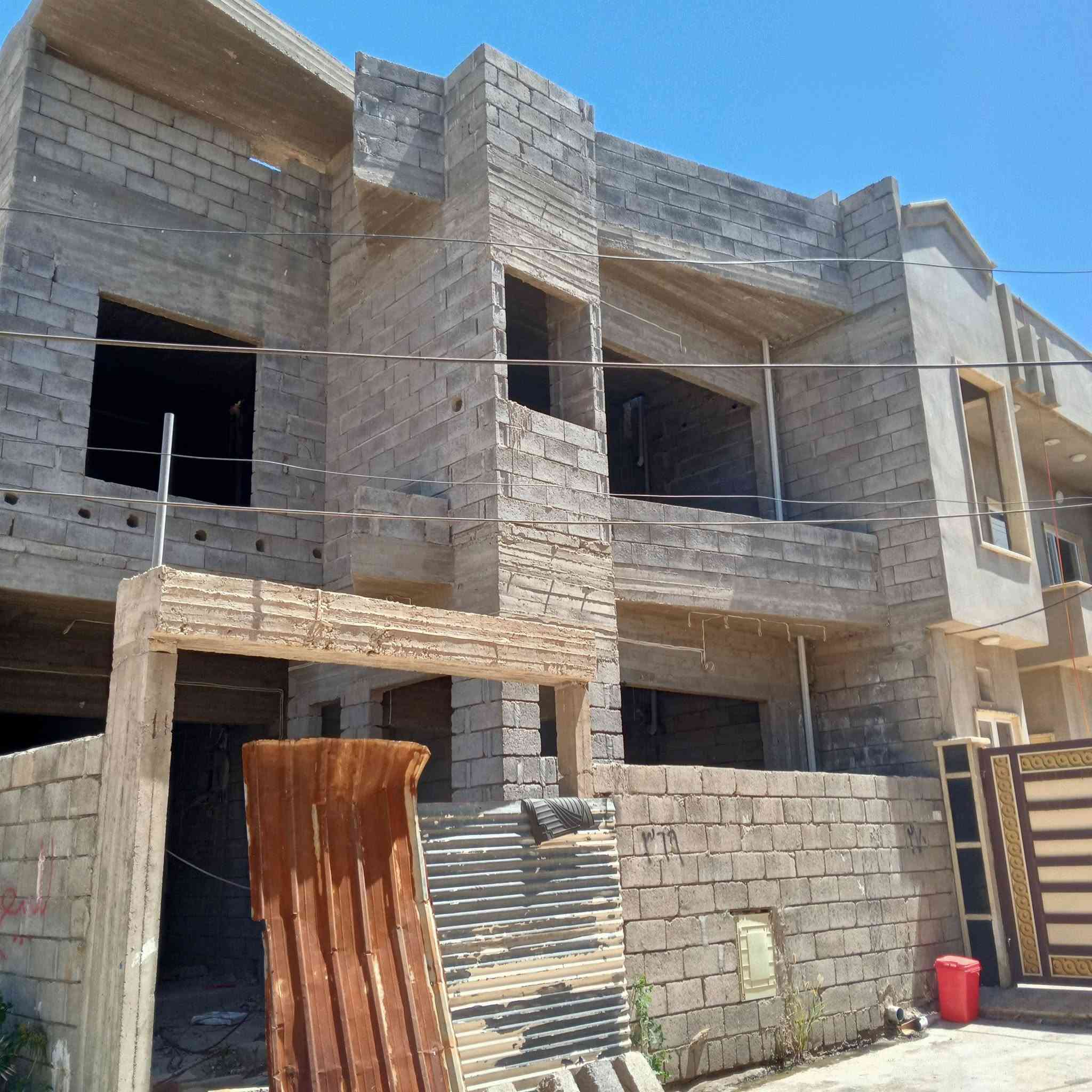 عروض مكتب انوار الخير
هيكل للبييع طابقيين حي الكندي 
الموقع مزرعه بيت حديد
مساحه ١٠٨ متر طابق الول استقبال ومطبخ وغرفه نوم وهول 
وصحيات 
طابق ثاني ٣ غرف نوم وصحيات 
وبيتونه 
مسس مجاري وكهربائيات
صنف الرض بستان ملك صرف
اي استفسار الاتصال على ارقام المكتب 
***********
***********
