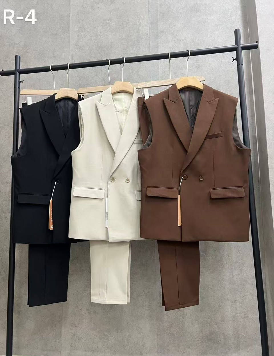 #مفرد وجمله

"ستايل فخم ومميز 🔥
تفصيل أنيق يبرز شخصيتك ✨
متوفر بعدة ألوان 👌
القياسات: من L إلى 3XL 📏
السعر: 50 ألف فقط 💰
للطلب راسلنا DM 📩
#ملابس_رجالي #أناقة #ستايل


**إذا كنت صاحب هذا الإعلان وتريد حذفه لأي سبب، رجاءا أرسل رسالة إلى الدعم الفني**