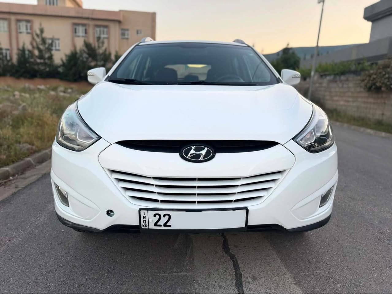 هیوندای توکسون مودیل 2015
* المواصفات: خليجي
* الضوء (اللايت): ليد عدسة
* الداخل: مخمل كريمي
* الويل: كروم
* الجير والمحرك: بشرط الفحص 
* السنوية: جديدة، نافذة لغاية شهر 2 من سنة 2030
* الضرر: مكفولة من الصبغ، بيها بس 2 شبر من قطعتين (تعديل على البارد) كلش صغار
* المسافة المقطوعة: 160 ألف كيلومتر
للتواصل والاستفسار مع صاحب السيارة:
📞 ***********
—————————————————————

هۆندای تکسۆن مودیل 2015
مواسەفات خەلیجی
لایت لیدی عەدەسە ، ناو کرێمی ، ویل کرۆم
گێرو مەکینە بەشەرت تەقەو ڕەقە بەشەرت
سەنەوی تا مانگی 2 ی 2030  تازەیە .
 تەنها دوو پەڵەی زۆر بچوک ساردی هەیە
160 هەزار ڕۆشتووە .

 ژمارەی خاوەن 
*********** سوران, أربيل

