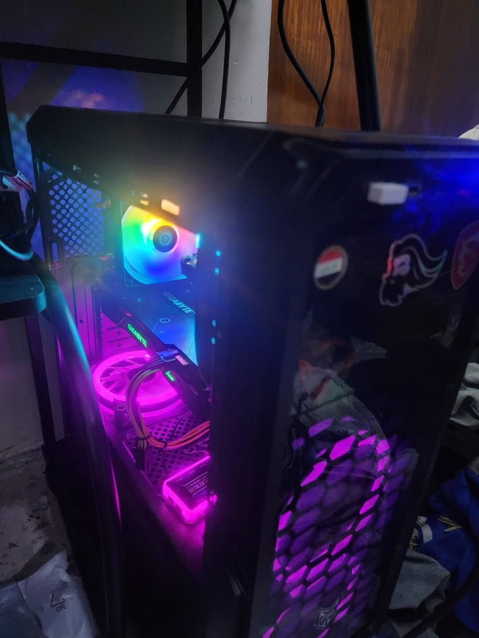 Core i7 8700k
Ram 16G crosair RGB 3000MHZ
GTX 1070 Ti 8GB GIGABYTE RGB
Hard 256 SSD 2TB HDD WD
COOLMASTER RGB 
CASE NORMAL 2FAN RGB
MOTHERBOARD ASUS H310 VPRO
كلها براندات سعر الكيس  500 الف 
شاشة هايسنس 34G6K مواصفاتها 
180HZ 2K CURVED
سعرها ٢٧٥ الف سعر الجديدة فوك ٤٠٠ الف الشاشة جديدة بمعنى الكلمة
رقمي ***********
