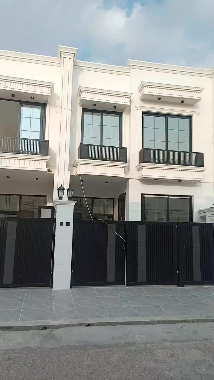 للبيع  في روشنبيري 
 دارين متجاورين ١٢٥ متر  ١٢٥ متر  سعر البيت الواحد ٨ دفاتر و٨٠ ورقه وبيه مجال 
***********
