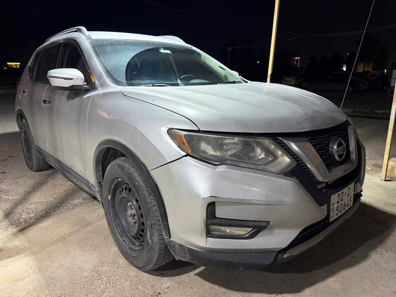 نیسان رۆگ ٢٠١٧
مواسەفات SV 
چوار پارچە سبوغ سەرە شاسی گرتیە
كاڵبونەوەی هەیە كەمە و نەرمەتەزرەی هەیە
سەیارەكە بەناوی خۆمە سەنەوی نوێیە 
رادار و بەسمە و شەغال و تەبرید مەركەزیە ئاوێنە ئیشارەت ...
تایەی تازەگۆراوە ، حدادی دەوێ 
١٦٥ كلم رۆیشتوە 
وێنەی پارچەكانیم داناوە 
تكایە جوان بیخوێنەوە هەمویم نوسیوە 
نرخی ١١٨ ژمارە مۆبایل *********** أربيل, العراق
