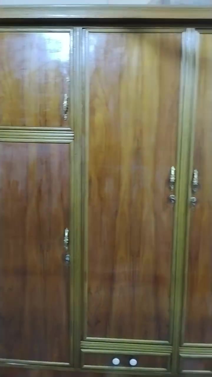 السلام عليكم شباب غرفه اخشاب للبيع نظيفه سوقيه نظيفه كنتوم يا استواليت شربايه هي الدوسك سعر ب 400, مكان بغداد جديده النعيريه رقم الهاتف ***********
