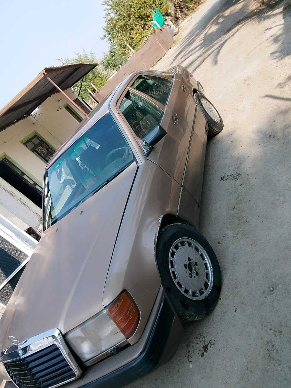 السلام عليكم مارسيدس دب موديل 1991رقم كربلاء تحويل ثاني يوم سياره مكينه وكير بطه تبريد شغال كهربائيات كلها شغاله خير من الله مابيها اي نقص بس ترتيبات تريد السعر ٣٥ورقه قفل ***********
