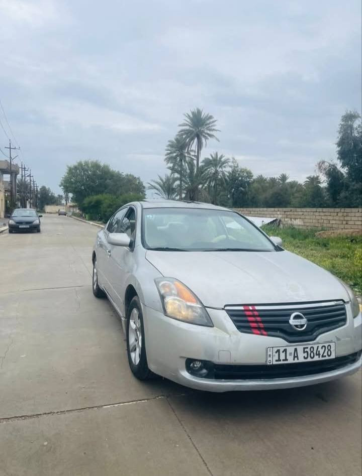 سلام عليكم
نيسان اليتما موديل 2008
السعر 73 وبيها مجال 
***********
