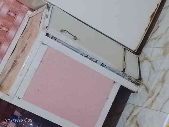 سلام عليكم مرخصت مدير الاكروب كاونتر مطبخ للبيع مستخدم شوفت عينك مكاني شطره السعر 300 وبيه مجال  رقم الهاتف ***********
