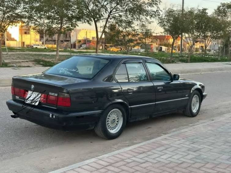 سلام عليكم بي ام موديل 1991
حجم 525i اصل وفصل 
گير اوتماتيك 
محرك وكير و اكسل بالشرط 
صدر 70٪ 
تخم تايرات نظيف داخل جلد 
2 جام كهرباء 
سنوية ما ساقط لحد شهر السابع 
دفتر بانزين بيها 
قفل مركزي اربع بواب سنتر لوك 
شرط بدون خياس شاصي سليم 
سعرها 60 مكاني كركوك 
شرط تحويل وغرامات وقانونيات 
سيارة مال بيت نظيفة وجاهزة


**إذا كنت صاحب هذا الإعلان وتريد حذفه لأي سبب، رجاءا أرسل رسالة إلى الدعم الفني**