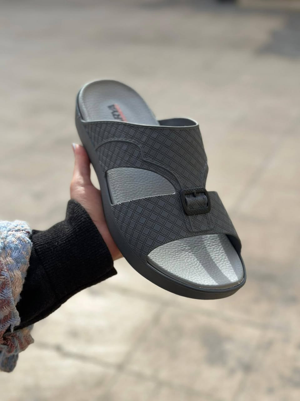 السلام عليكم جملة فقط شحاطه طبي رجالي قياسات من 40 إلى 46 الكارتون يحتوي على لون واحد عدد 14 قطعه سعر القطعه 5 الاف دينار للاستفسار والطلب ***********
