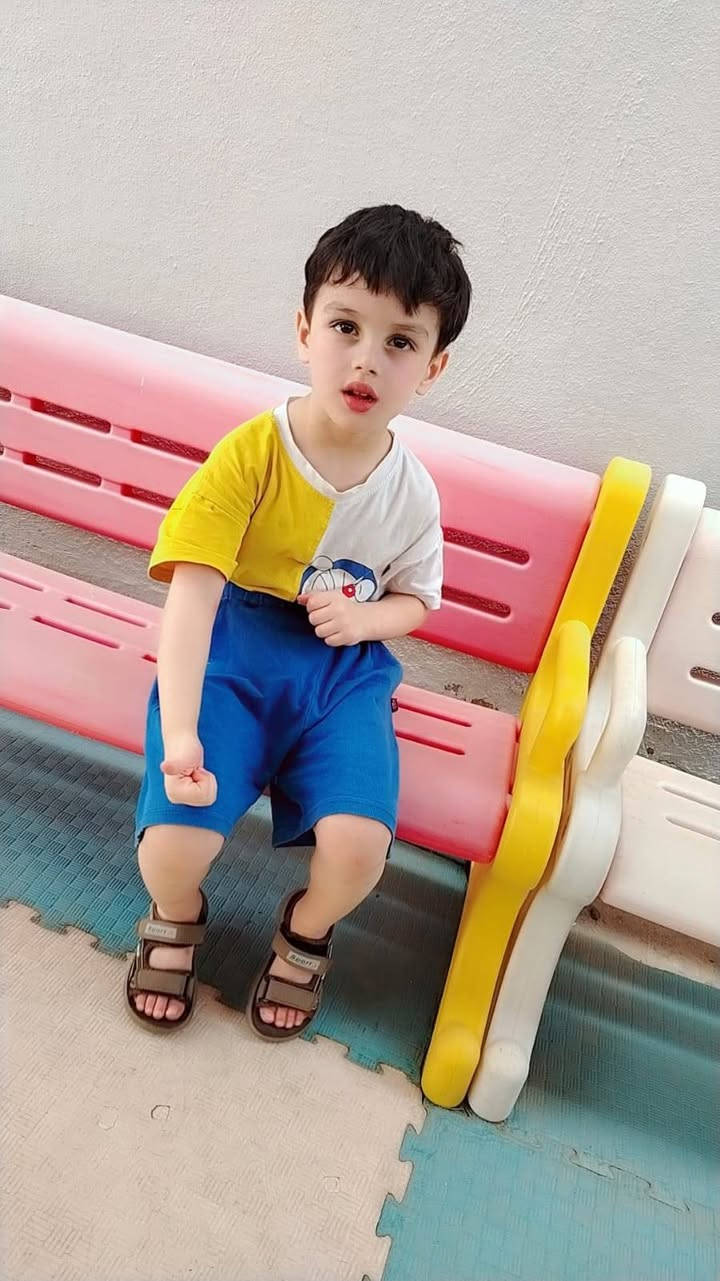 الصيف أقبل.. ومتعتنا بدأت! ☀️
​هل تبحثون عن بيئة آمنة ومرحة لطفلكم هذا الصيف؟ في روضتنا، صممنا لكم المخيم الصيفي الأجمل لدمج المرح بالتعلم! نساعد طفلكِ على استكشاف مواهبه وتفريغ طاقته بنشاطات هادفة.
​🎨 ماذا ينتظر أبطالنا الصغار؟
​تجارب العلوم المرحة: لنكتشف العالم معاً.
​الألعاب المائية والأنشطة الحركية: لانتعاش وصحة ونشاط.
​الفنون والأشغال اليدوية: لتنمية الإبداع والتركيز.
​تنمية المهارات والذكاء: قصص، لغات، وألعاب تفاعلية.
​الطبخ الصغير: لتحضير وجبات صيفية خفيفة بأنفسهم!
​📅 التفاصيل:
​الأعمار المستهدفة: من [تحديد العمر من 6 اشهر الى 6سنوات] 
​أوقات الدوام: من الأحد إلى الخميس، من الساعة [7] صباحاً وحتى [2] ظهراً.
​🎁 خصم خاص للتسجيل المبكر والأخوة! المقاعد محدودة جداً لضمان رعاية مميزة لكل طفل.
📍 للمعلومات والاستفسار، يسعدنا تواصلكم معنا عبر الرسائل أو الاتصال على الرقم: [***********].
