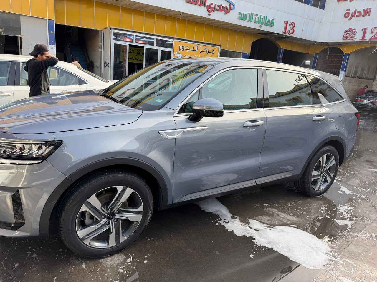 سلام عليكم سورنتو مديل 23 لون نفطي محرك 2500 حادث جدا بسيط فقط بنيد مبدل اسود . ماشيه 25 ميل مرقمه سيارة بسمي بصرة للاستفسار الاتصال بالهاتف ***********
