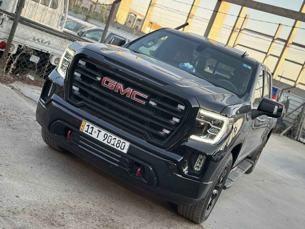 السلام عليكم 
جمسي سيرا موديل ٢ ٢٠٢
المواصفات slt المعروفه فول 
مكينه ٥٣٠٠ 
فتحه سقف 
اطفاء ذاتي 
كشنات جلد وكهرباء 
خزانات جوه الكشنات 
مري شفط
اضاء بل مري 
اضاء بل بدي 
بدي ٣ طكات 
اربع بصمات بل ابواب 
وبعد بيها هواي مواصفات
حادث السياره جامغ وبنيد 
ايرباك استيرن وبرده 
السعر ٣٣٠ وبيه مجال 
عنوان السياره بغداد 
رقم الهاتف 
***********
