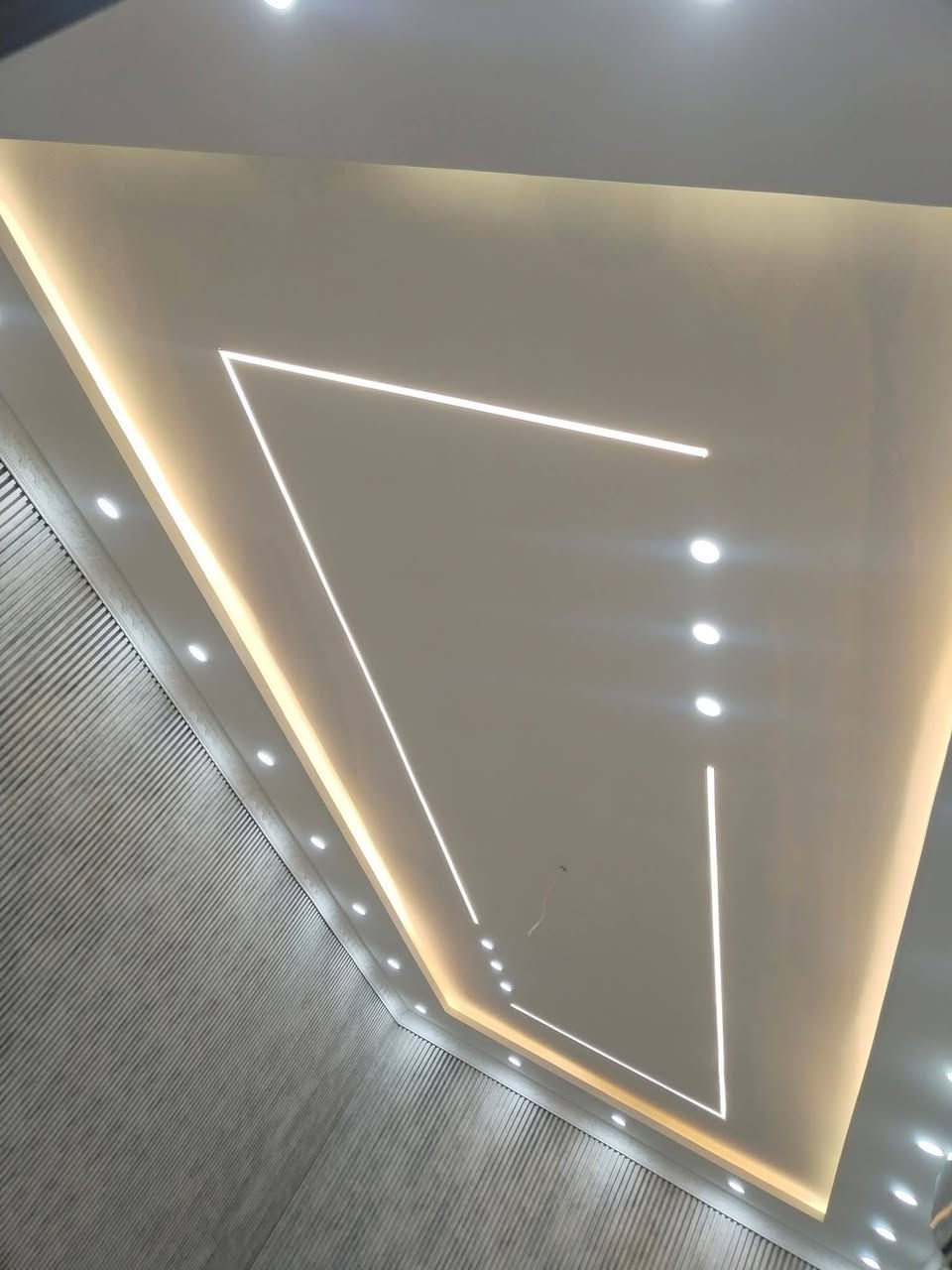 *********** 
ديكورات محمد - لمسة الإبداع الفني ✨
رتب بيتك قبل رمضان مبارك 💐
نقدم لكم أحدث صيحات الديكور لعام 2026:
✅ جبس بورد مغربي(سقوف وقواطع)
✅ فلين داخلي وخارجي.سحبات بورك 
✅ بديل الرخام والخشب
✅ أصباغ داخلية وخارجية
✅ ورق جدران ولاصق ذهبي وجام 
​📞 للتواصل والاستفسار: ***********
دقة في العمل.. سرعة في الإنجاز 🛠️
