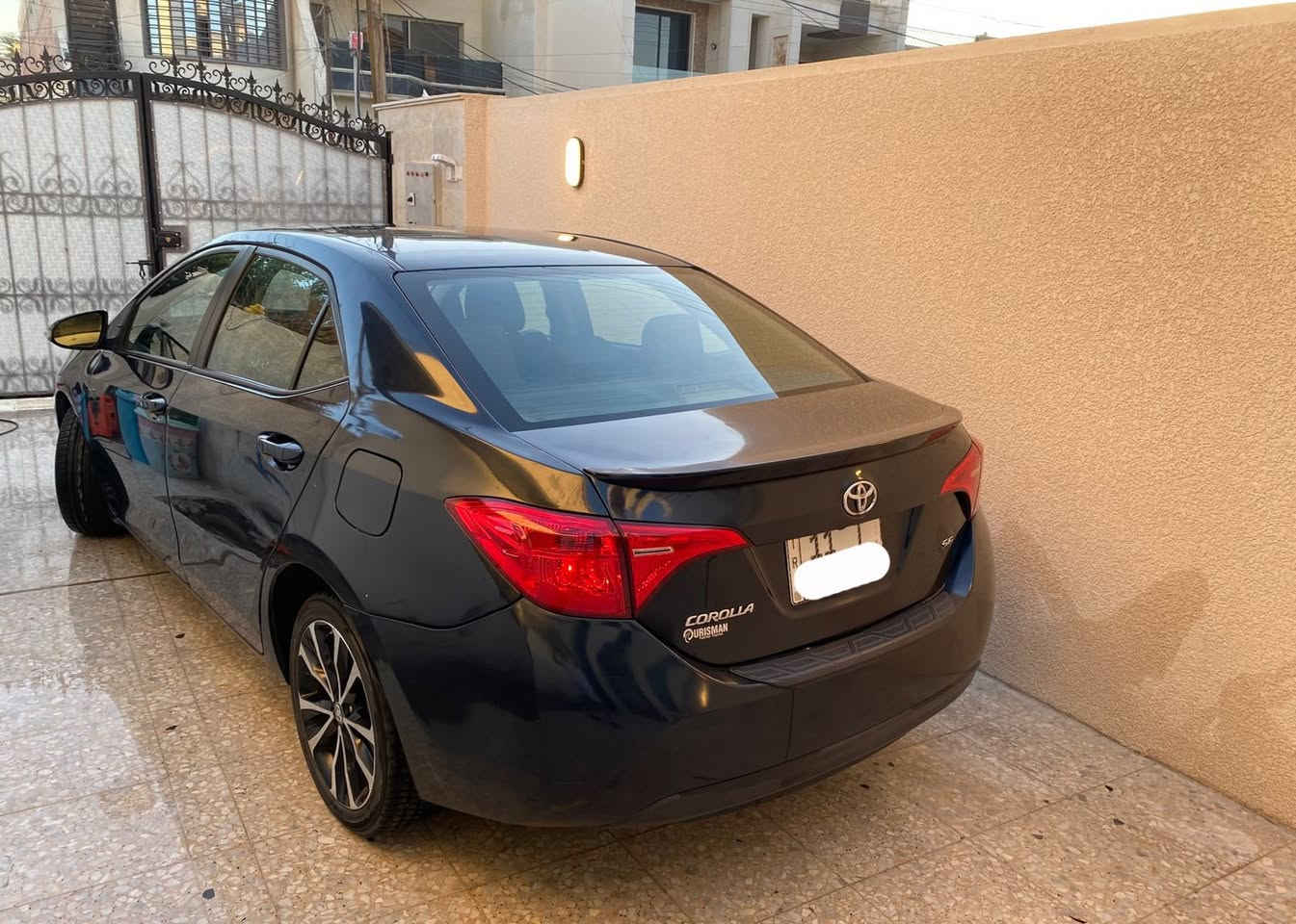 سلام عليكم ورحمة الله
سيارة كورلا SE موديل 2018  بلون ازرق غير محدد ( لون شذري) رقم بغداد.
وارد اميريكي ضرر باب عكس السائق  والي بعدها ومبدلة الباب اصلي  مو تجاري كما موضح بصور.. اير باك البردة طاك فقط…
سعرها 13400$.
السيارة مواصفات SE المعروفة.
سيارة نظيفة مال جناي وعلى ايدي صارلها سنين ماشية 128 الف كم اي (79 الف ميل).
العنوان: بغداد/ حي الجامعة
لتواصل واتس اب: *********** بغداد, العراق
