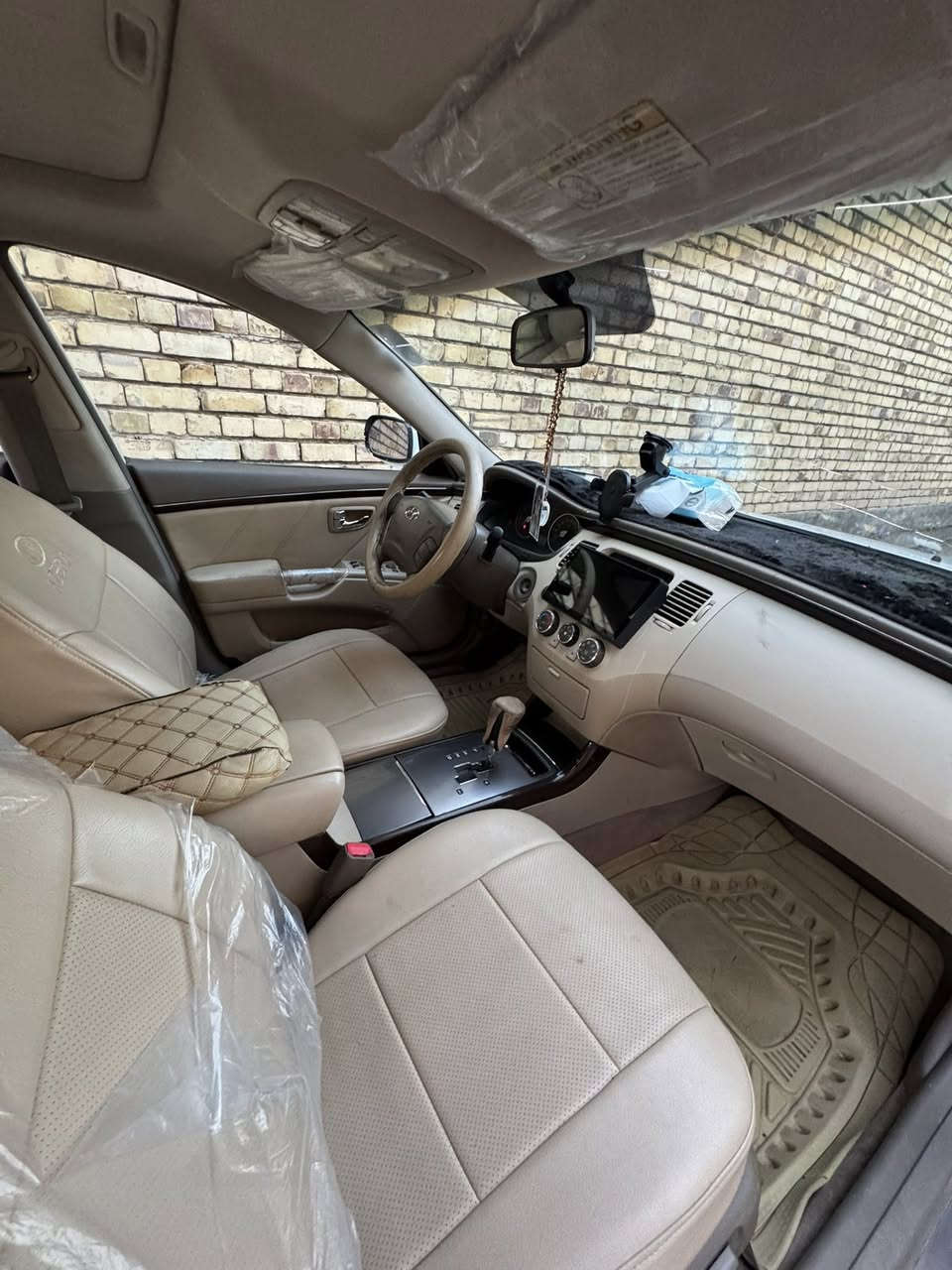 السلام عليكم ازيرا ٢٠١١ خليجي كفاله بيهه بارد فقط لا صبغ ولا ضربه مكينه٢٧٠٠ رقم بغداد بأسمي 
حداديه جديد امامي خلفي تايرات تبريد سماعات سستم سياره جاهزه من كلشي فقط يرادلهه ترتيب كماليات سعر اتصل وتدلل ***********
