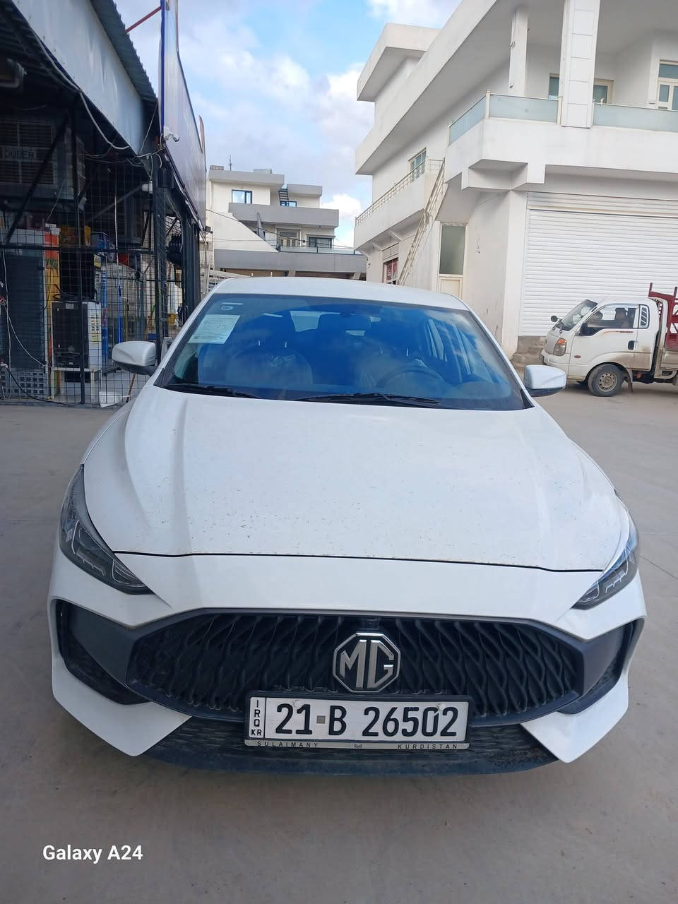 سڵاوی خواتان لێبێت برایان
ئێمجی جیتی گێڕ عادی مۆدێل 2025 بۆ فرۆشتن ، تەنها 1250 کیلۆمەتر ڕۆشتووە بۆیاخ تەنکه و بەسەنەویش جیتیە ، بۆیاخ و سارد و شوخت و قوپاوی نیە تەنها یەک چاڵی بچووکی هەیە و تەواو ، سەیارەکە زۆر تازەیە و عەزێت نەدراوە هی ماڵی خۆمە و هی مەعرەز نیە ، سعری 105 گەڵا و معامەلەیەکی کەم ، برا شیرینەکەم هەر کەس مشتەریە با نامە بنێرێت یان تەلەفونکات ئەیخەمە سەرچاوم جوابی کۆمێنت نایەمەوە ، وە تکایە ماڵەکە  مەشکێنە ئەگەر سعرت پێ رۆرە ئەوە هەیە زیاتر ڕۆشتووە و هەرزانترە و لەخزمەتانام .
0770 551 34 13 سیم و واتس ئاپ 
0751 192 29 69 ڤایبەر
