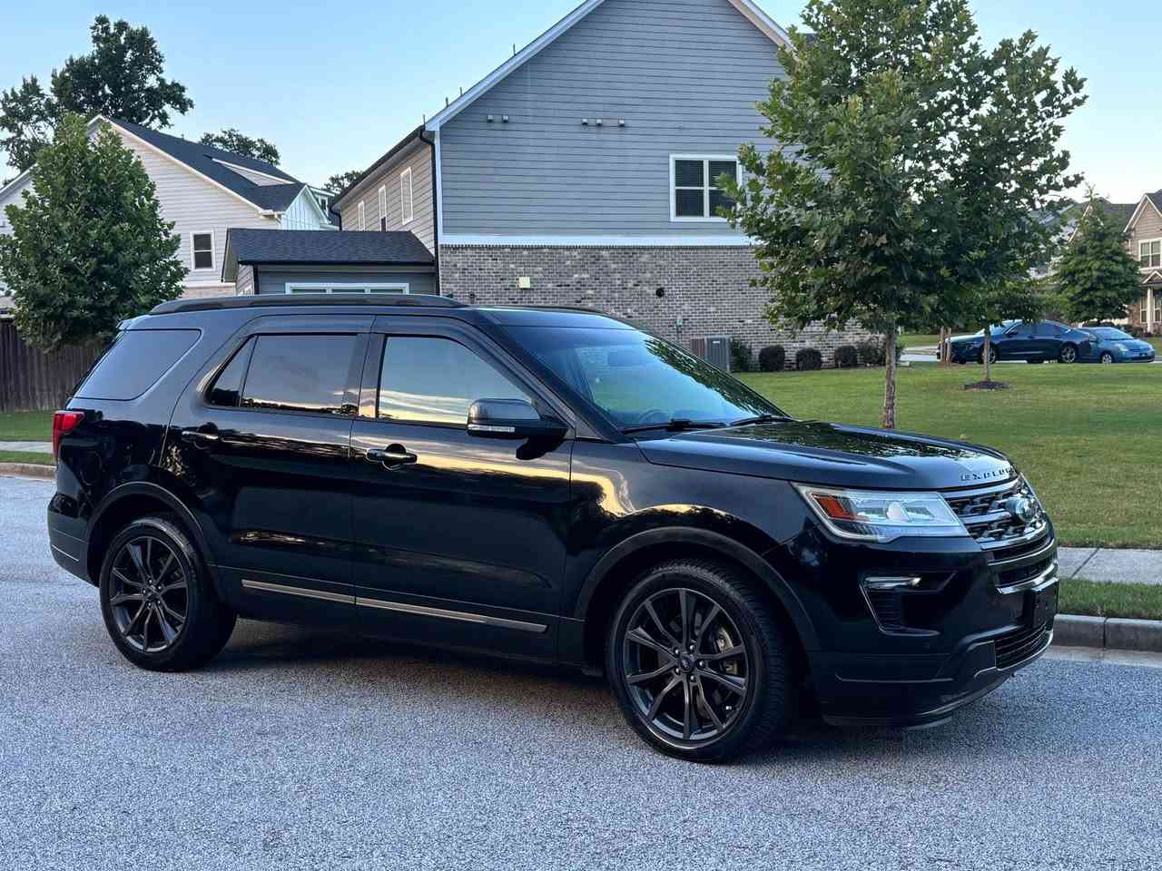 2018 Ford Explorer XLT
185,000 miles 
Drives excellent 
Backup camera 
Bluetooth 
Heated seats 
Push start 
Double sunroof 
3 row seating 
Passed emissions 
Clean title 
Ac/Heat works great Stone Mountain, GA


**إذا كنت صاحب هذا الإعلان وتريد حذفه لأي سبب، رجاءا أرسل رسالة إلى الدعم الفني**