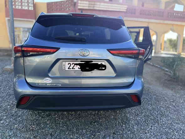 تويوتا هايلندر le موديل 23 ماشية 28 الف كيلو بعدها بالباكيت
باسمي رقم اربيل البارحة سجلتها والتحويل ثاني يوم
الضرر نص چاملغ ع الجنطة وموظح بالصور
كير محرك بالشرط وباقي مواصافاتها معروفة 
السعر 280$ بيع مستعجل
الرقم ***********
