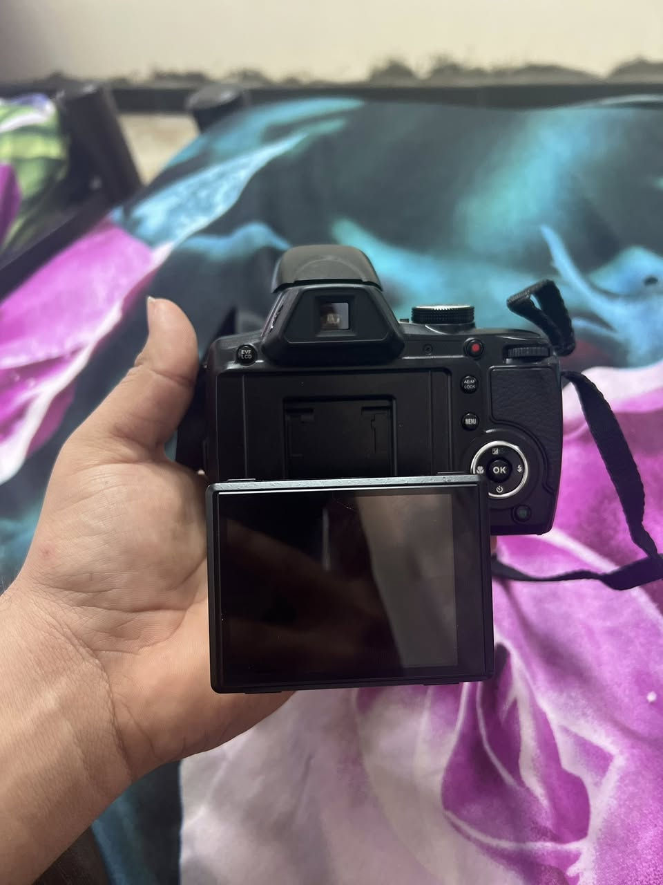 كأمره تصوير اي نقص مابيها. لل مبتدئين ب تصوير دقه حلوه  موصفاتها معروفه لحد يسئلني اني مكلف بنشر سعرها ٢٢٥ وبي مجال مكانها طارميه (***********)
