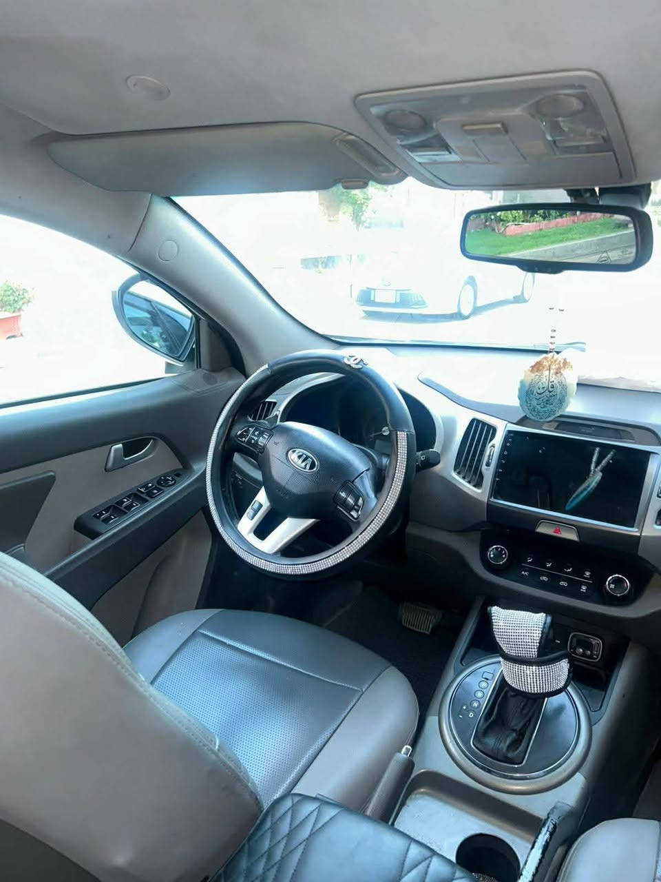 السلام عليكم سبورتج 2014 خليجي ماشيه 200 الف صور. موجود بالمنشور السعر 135 وبيها مجال بسيط  ‭

‭0772 230 2577‬
واتساب ***********
