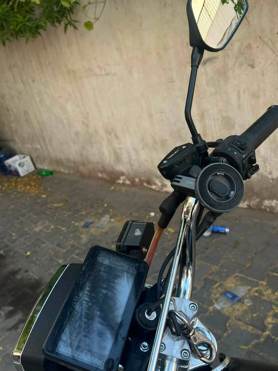 ايراني شحن تقطع 100k حقيقي
شحن 4ساعات من 5 الى 100
تسحب 2امبير لشاحنه
نضيفه ماشيه قليل بصمه مفتاح قفل ومفتاح تشغيل 
السعر
1.200.000
مكاني اعضميه
***********
