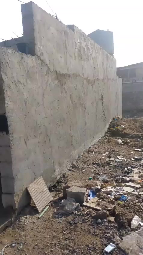 السلام عليكم البيت للبيع المساحه 60متر واجها 6نزال 10 منطقه الكرغوليه قرب ابو نوري السوداني ماء وكهرباء خير من الله وهاي تفاصيل البيت كدامكم ***********
