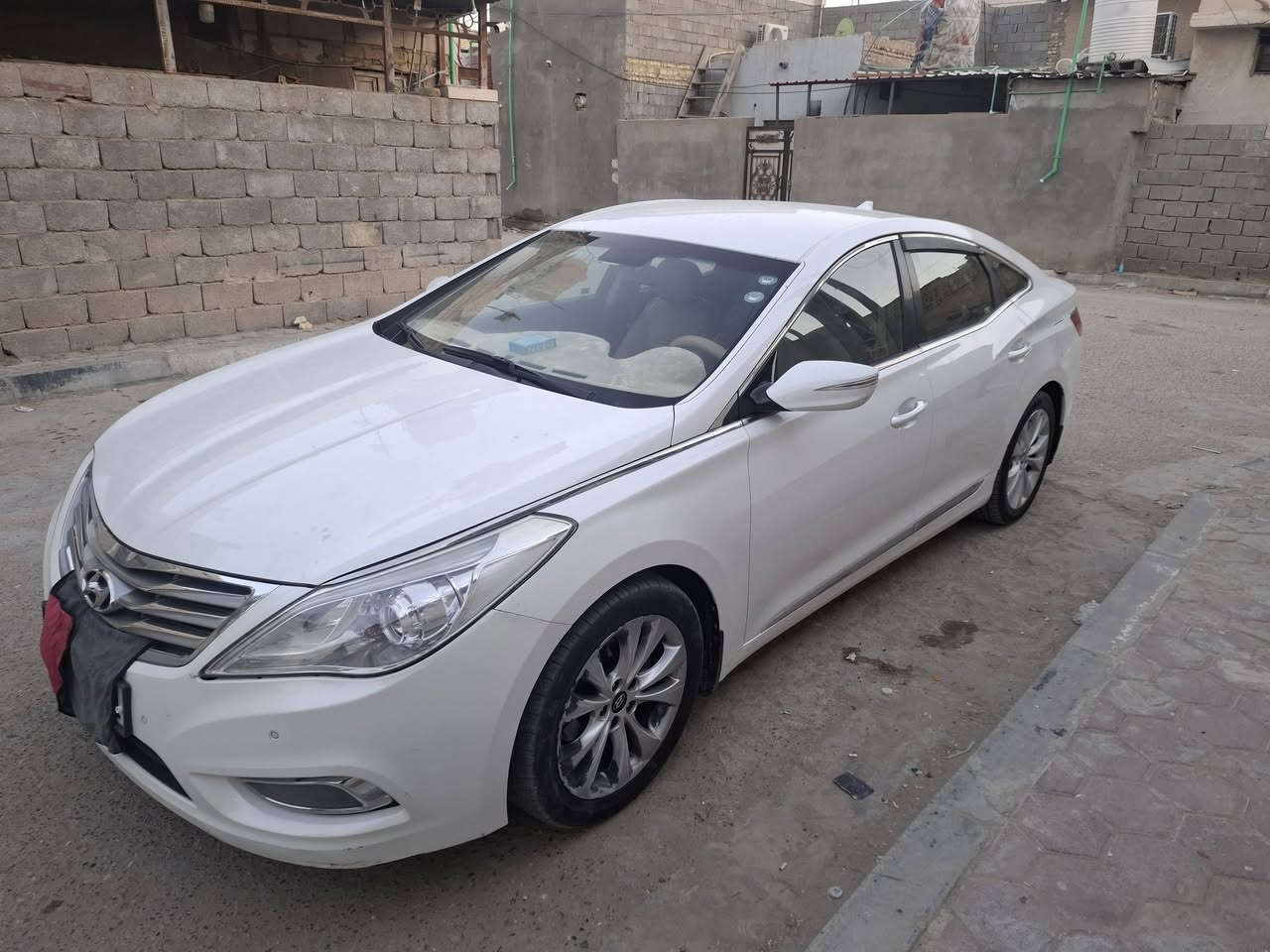 ازيره 13 خليجي
السياره نص فول بدون بانو رامه ولا بصمه 
السياره بيه بارد يم قبق البانزين 
وبيه طخه بل جاملك الأمامي جهة السايق
موضحات بل فديو 
محرك خير من الله حداديه جديده 
دواخل خلوه 
رقم جديد سنويه جديده 
السعر 133 وبيه مجال بصيط 
مكان السياره البصره المعقل 
تلفون ***********
