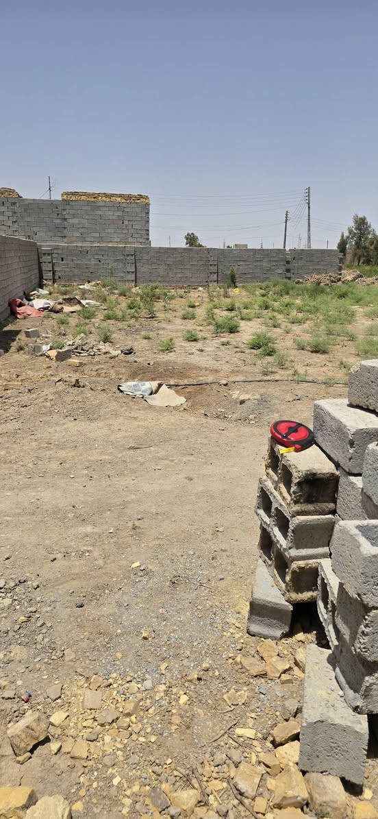 قطعه زراعي للبيع م٢٥٠متر طريق ابو الماش بحي الحسين خلف بستان بيت حطيبه ***********
