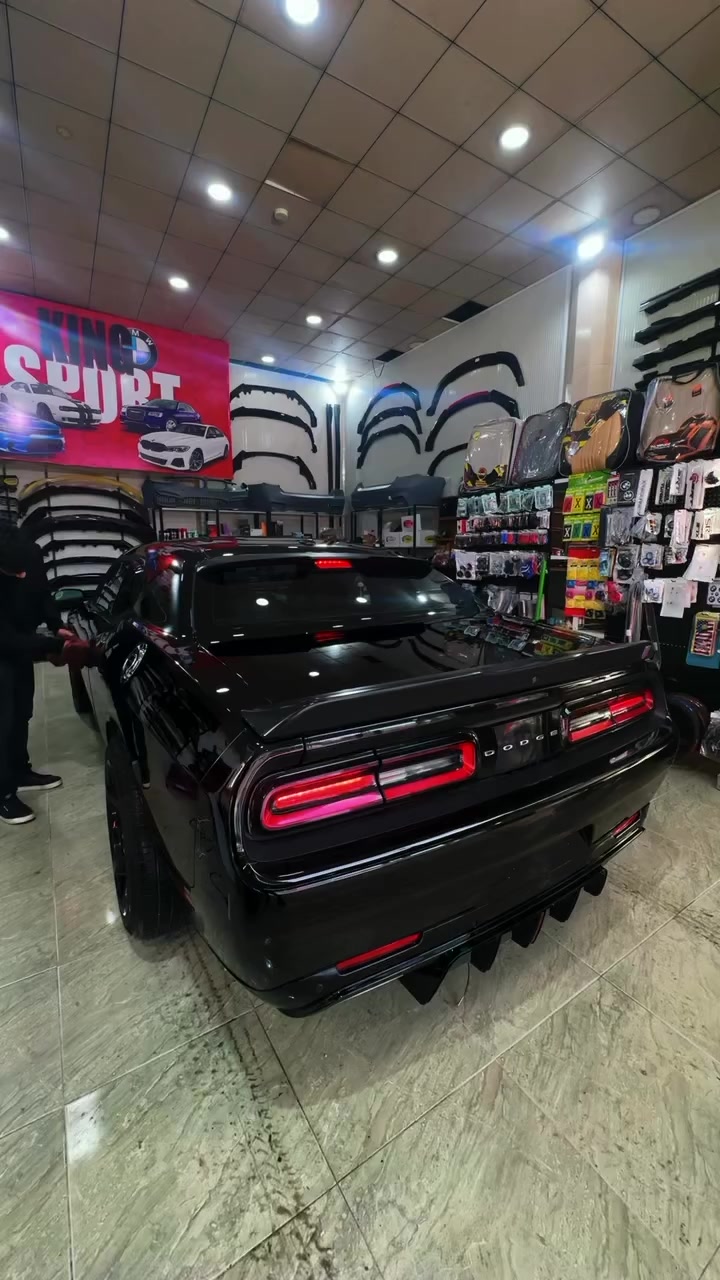 دۆج چاڵنجەر دوبەی مۆدێل  ٢٠٢٣
٩٨ گەڵا و مەجالێکی برایانە 
و لەگەڵ ڕیزما مەعرەز چیو فێرس خۆر معەمەلەی نەکات 
سەیارەکە ساخە زۆر جوانە عام بۆیاخ و سەقفی مەعجونی هەیە و بە شەرتی ئەوەی وەرگەڕاو نەبێت و ناو گرتنی نیە سەیارەکە ٣٥ هەزار مایل ڕۆشتوە
٤ تایە لۆک
٤ ویلی هێڵکات
٤ تابوگە 
دەعامی هێڵکات 
بۆنیت هێڵکات 
تازە ڕۆنی مۆتڵ تێکراوە 
سەیارەکە جایزە و بە شەرتی گێڕ و مەکینە 
و سەیارەکە لە سلێمانیە 
0770 504 3435
