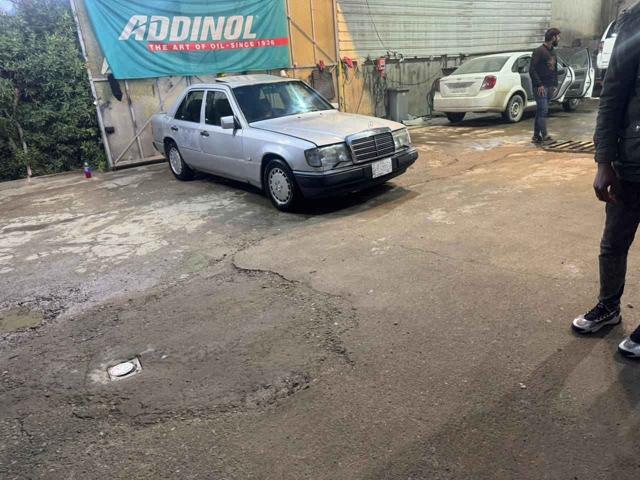 طبعن من رخصت لادمان   سلام عليكم ورحمة الله وبركاته 
مارسدس 
موديل 90 سياره مكفوله كير ومحرك قبق اسود 
سعرهه 65
المكان بغداد العامريه 
الرقم ***********
