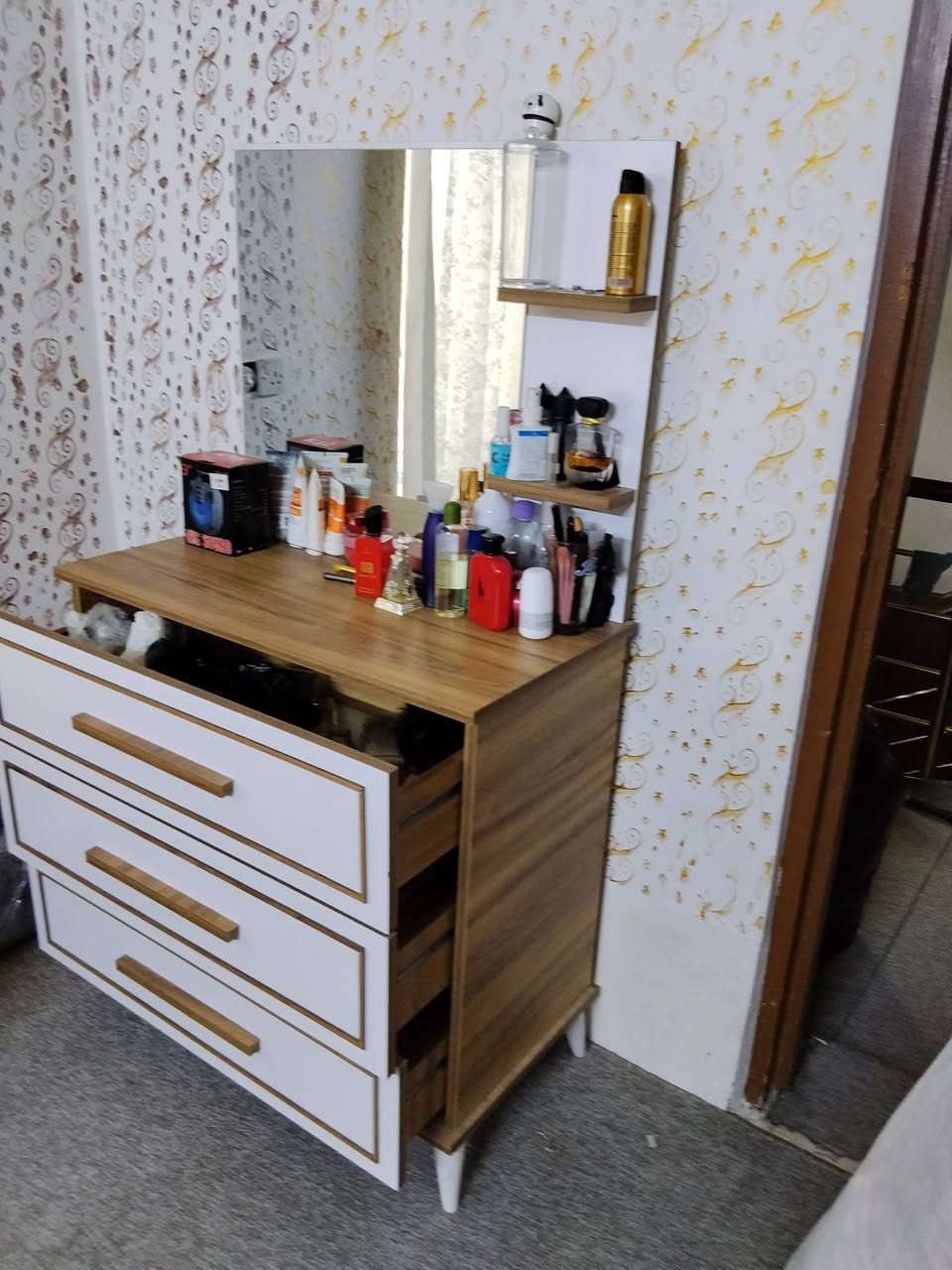 غرفة نوم تركي نظيف بدون اي عيب 6 قطع سعره٣٥٠ ديوان نظيف 10نفرات 6قطع سعره300الف *********** واتساب
