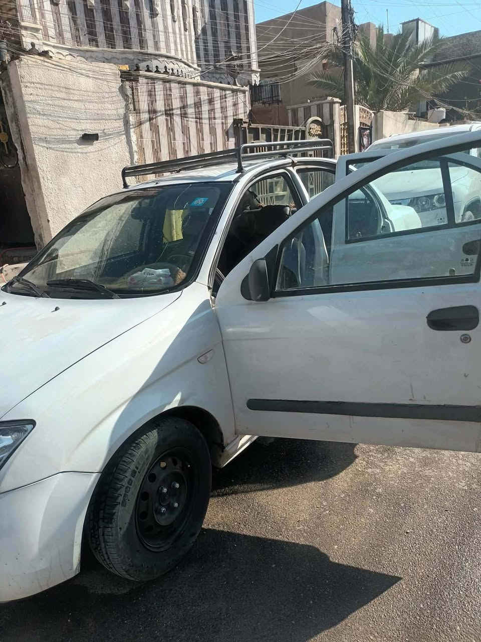 السلام عليكم عندي سيارةطيبةموديل ،12نضيفةماناقصها شي تبريدشغال ورقم اجنبي باسمي جاهزمن كلشي السعر 35بيها مجال العنوان الدورة ابودشير لاتصال ***********
