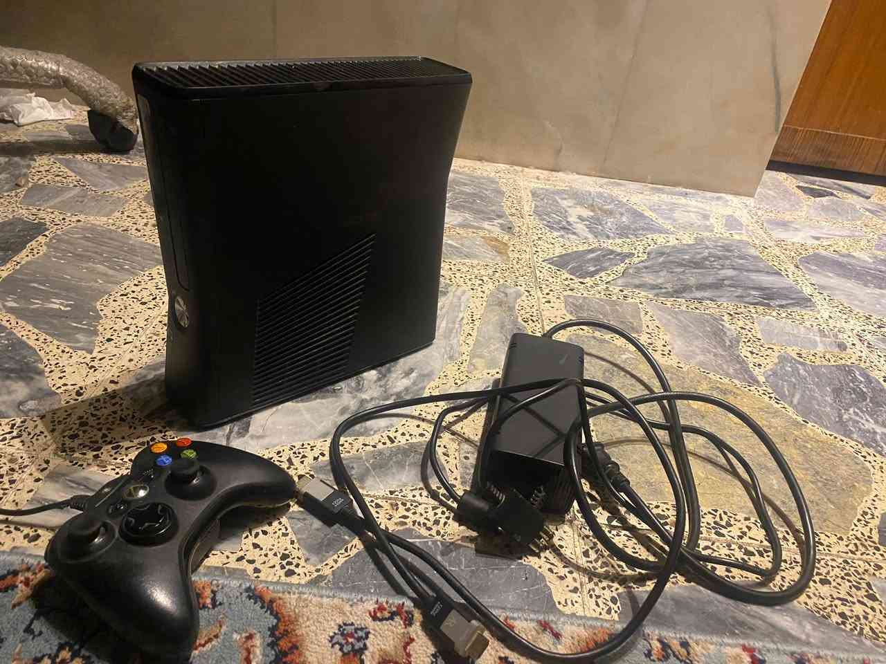 السلام عليكم xbox360 للبيع بي 150 لعبةةة
هارد 250 گيگه
كامل ملحقات يدة ويا اصليه + بطاريه وشاحنتها ممستعمله بعدها الجهاز امانة الله نضيف واني جنت ضامه 
سعره 115 وبي مجال
 مكاني بغداد الدوره 
*********** واتساب

