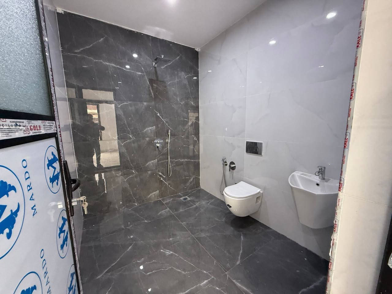 *********** واتساب ***********
سعر 17 فتر وه 50ورقه  بي مجال
