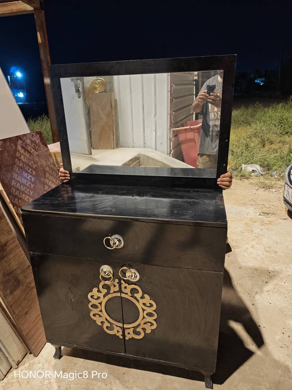 سلام عليكم اخوان غرفه نوم تركيه 5 قطع سعر معه نقل ونصب صير 260 الف قفل اي استفسار رقم ***********
