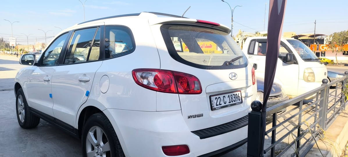 السلام عليكم
هيونداي سنتافي خليجي 2009 (6سلندر)
سياره فقط باب صبغ فقط تطويز بدون داخل سياره حيل نضيفه 
محرك وكير وتبريد  شرط 100/100
طخم وطخم تأيرات ١٠٠/١٠٠
رقم جديد سنويه 2030هزة وفحص 2026
السياره فول مواصفات 
7 راكب ثلاث قطع تبريد
فتحت سقف مع اشاير مري 
تحكمات ستيرن مع ABS واربع دسك
تكووات مع مساند يد 5 ويل كب 
هاندبريك قدمي وبيها بعد مواصفات 
الرقم ***********
       ***********
السعر 148
