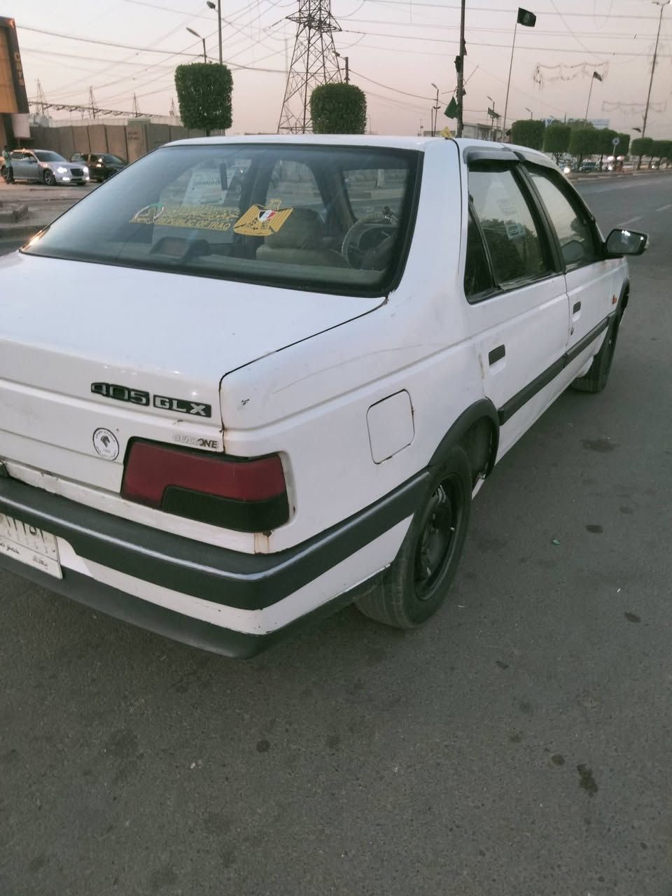 سلام عليكم بيجو للبيع سياره حلوه ونضيفه ومابيه نقص اي كير مكينه تبريد صدر تخم تاير يعني سياره جاهزه 2009 تحويل ثاني يوم  بيه هيج مكانان صبغ *********** السعر ٣٢وبي مجال
