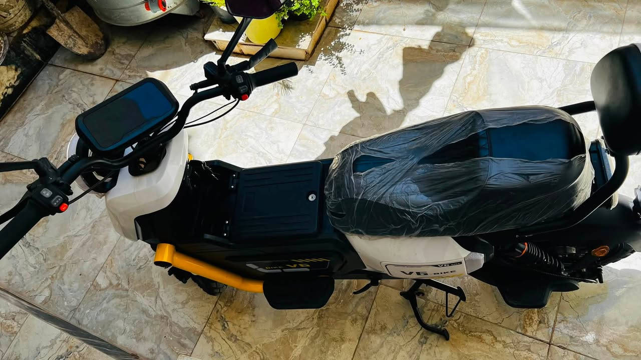 للبيع V6 رياضي جبلي اكبر واضخم واقوى من R9وR11
مواصفات/ 

6 بطاريات الوحده 25 امبير 

ملف 1500 

دبلين

تاير كبير 

بصمة

سرعة / 65 ك حقيقي

نظام 3 سرعات 

الشحنه الواحده 50 كيلو حقيقي 

شلعة ونعومة جداً راقيه 

السعر 600

 

مكاني الكاظمية منطقة الطي 

***********
