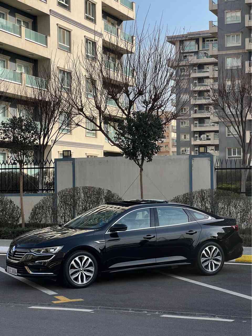 ‏‎ڕینۆ تالیسمان ٢٠١٨ ‎فوول مواسەفات
بێ بۆیاخ 
‏‎مەکینە ١٦ی تۆربۆ
١١٠ هەزار ڕۆیشتووە
سەنەوی تا ٢٠٢٧ ‎تازەیە 
زۆر خاوێن ڕاگیراوە 
ڕۆن و پێش و دوای تازە سێرڤز کراوە 
گێڕ و مەکینە و هەموو گیانی بەشەرت
‏‎کوشن جڵد، سارد و گەرم، کوشن خەزن
‏‎کوشن مەساج
‏‎کوشنی دواوە هیتەر
‏‎٥ مۆدی لێخوڕین
‏Eco, sport, neutral, comfort, perso
‏‎٥ ڕەنگی لیدی ناو سەیارە
‏‎٤ مۆدی گێچ
‏‎ڕاداری خەتی جادە
‏‎ڕاداری ئاوێنە
‏‎حاسەی ٣٦٠ پلە
‏‎ئۆتۆ پارک بە چوار شێواز
‏‎١٣ سەماعەی BOSE Surround Sound

‏‎١٢٧ وه‌ره‌قه‌ و مه‌جاله‌كی زۆر كه‌م
0770 120 9191
شوێن: سلێمانی السليمانية, العراق
