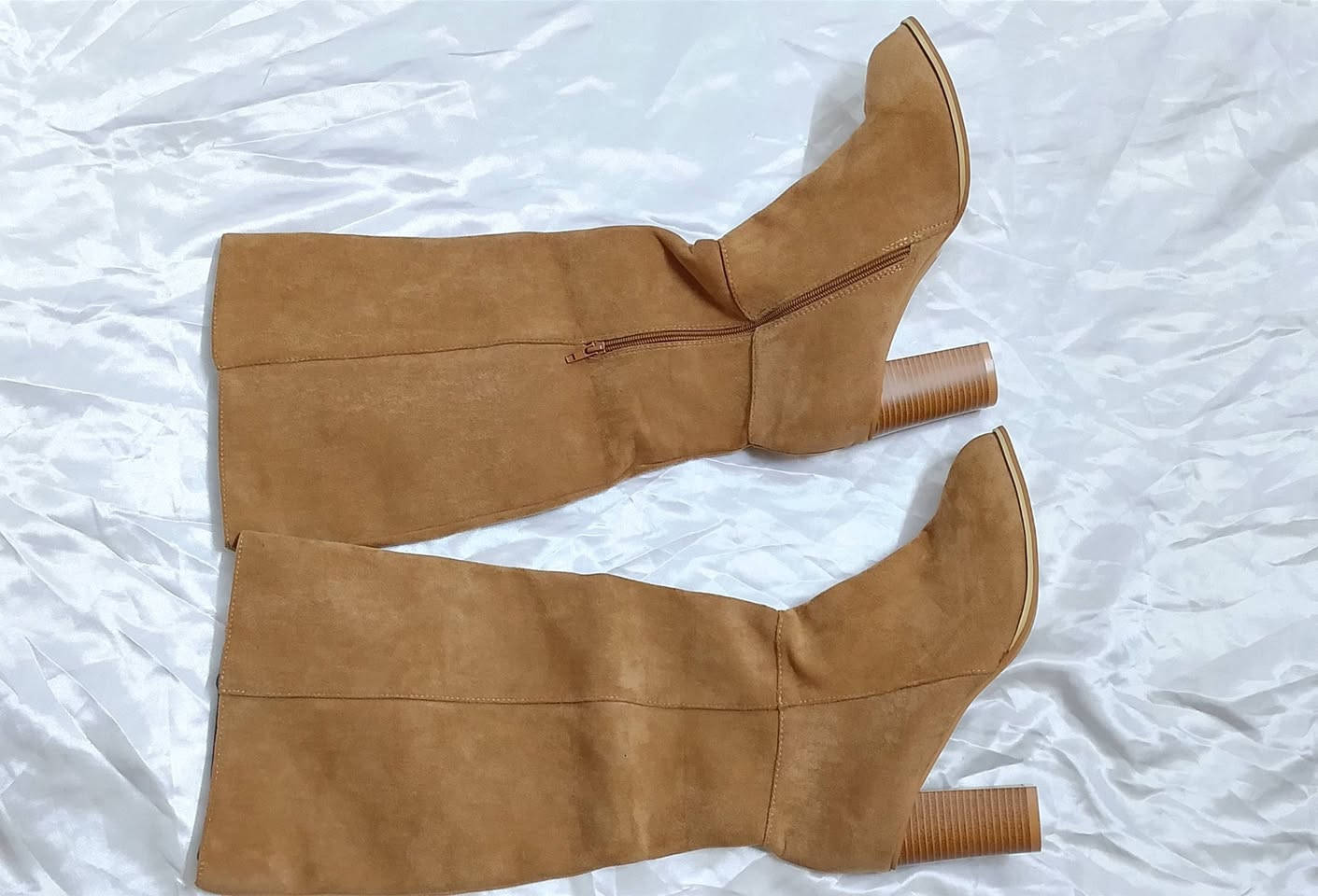 السلام عليكم
عندي هذا البوت اخذتونو من عالنت
وطلع كعبو عالي عليه وهم قياسو صغير هو صح مكتوب 43
بس يلبس39-40
اخذتونو ب15
ادفعولي بينو سعر ماطيق ارجعو
مكاني حي سومر
تواصل عالرقم ***********
