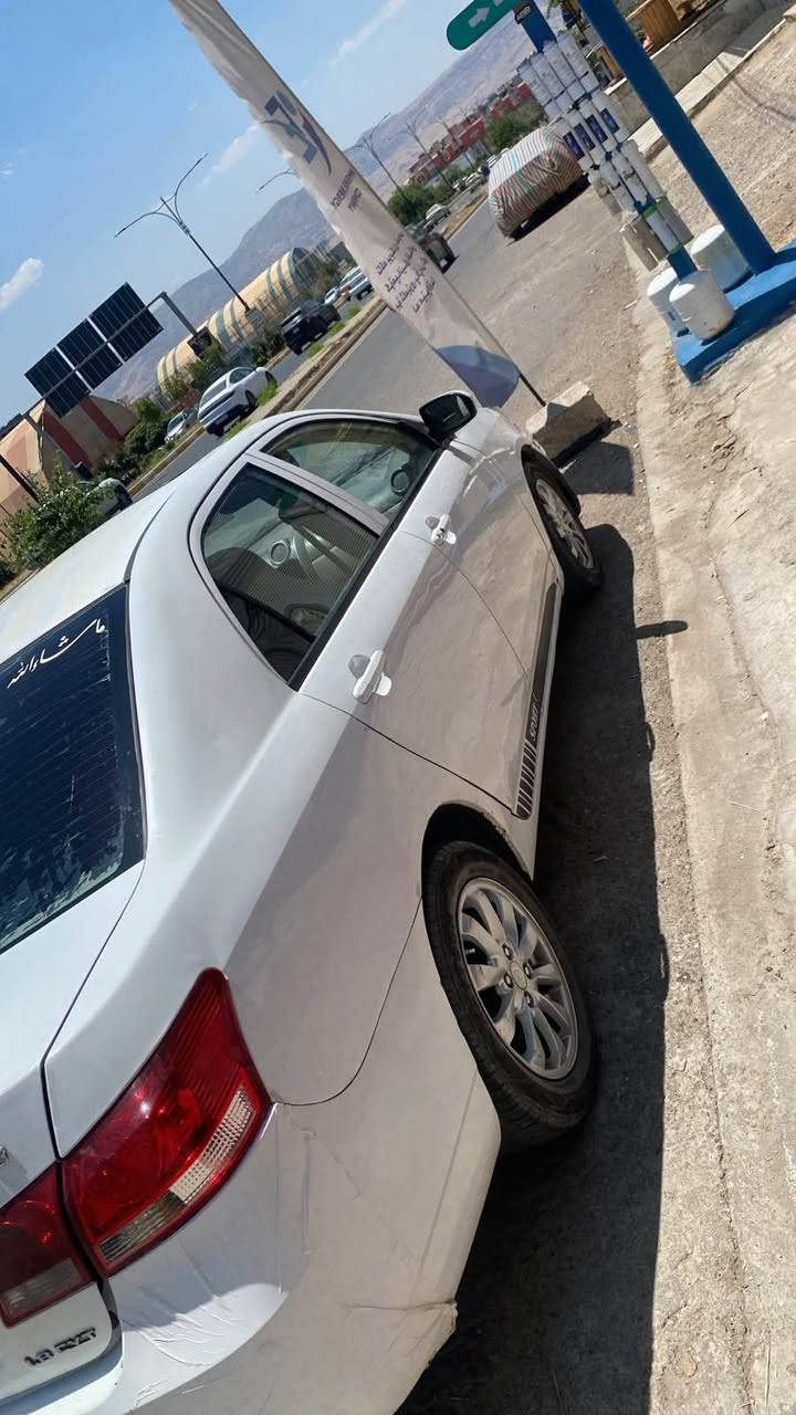 Byd 2013 
فوول سلاید چوار جام کارەبا شاشە
گێر ئۆتۆماتیک Abs
چوار تایەی تازە گێڕ و مەکینەی بیلاد  بەشەرتی ١٠٠ فیتەر 
٣٥$ گەڵاو معامەلەیەکی برایانە 
سەیارەکە ماڵی دۆستە ئی مەعرەز نیە 
ڕەقەم بەخایە سەنەوی ئەسڵە  بەشەرتی مرورو سەیتەرەو دارو بەرد بۆ هەولێریش کێشەی نیە 
تەبریدەکەی تەنها بۆریەکانی ئەوێش بەشەرت 
تازە دەبۆی ئیستۆپ و بانس و ڕۆنی بۆ گۆڕاوە تەنها سایەقێکی ئەوێ 
***********
*********** Singapore
