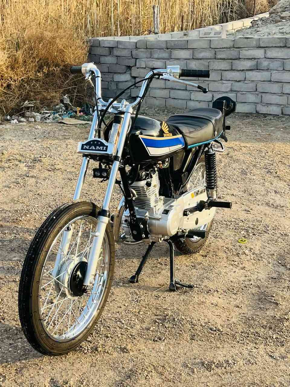 السلام عليكم يولد وين الجنايه دراجه توه معمره صار اله 10تيام عل سحك  للبيع سجي نامه  الشاصي اوراق 2015 دراجه برغي ما مجيوس بيه خابر وتدلل ***********
