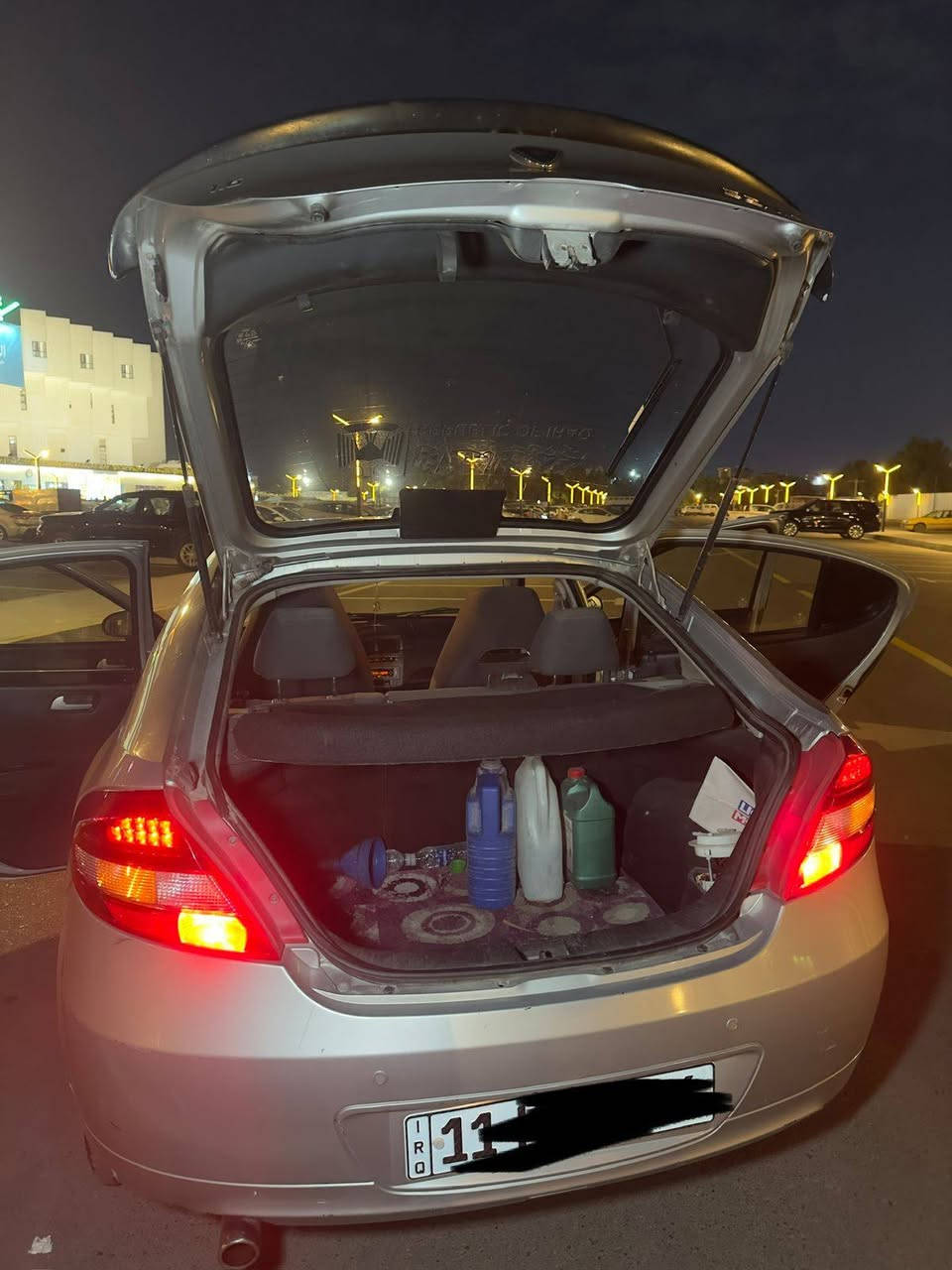 بروتون 2016 مكينة 1600 مابيها حادث مابيها صبغ فقط بارد باب خلف لسايق فقط سياره جديده ومابيها كل نقص مشيها قليل دينار مابيها مصرف كامله وجاهزه 
السعر ب80$ وبيها مجال للشراي 
المكان الشعب 
للاستفسار:0770 068 9985
