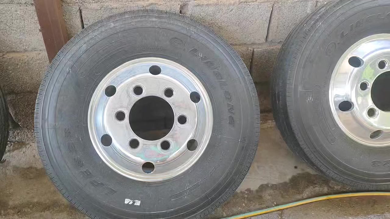 سلام عليكم تخم  تايرات جدد هنه ويالتهن جدد ياباني رقم الهاتف *********** اسيه ***********
